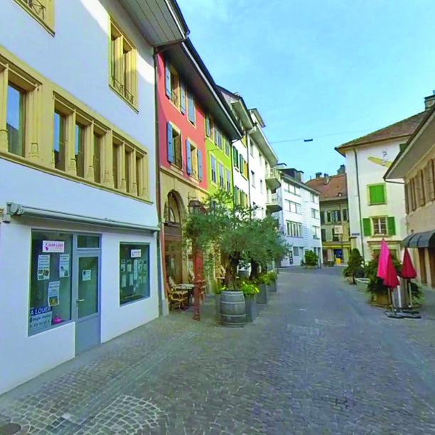 Boutique À l’endroit. Ttricot et prêt-à-porter féminin. Rue du collège 10, Yverdon.